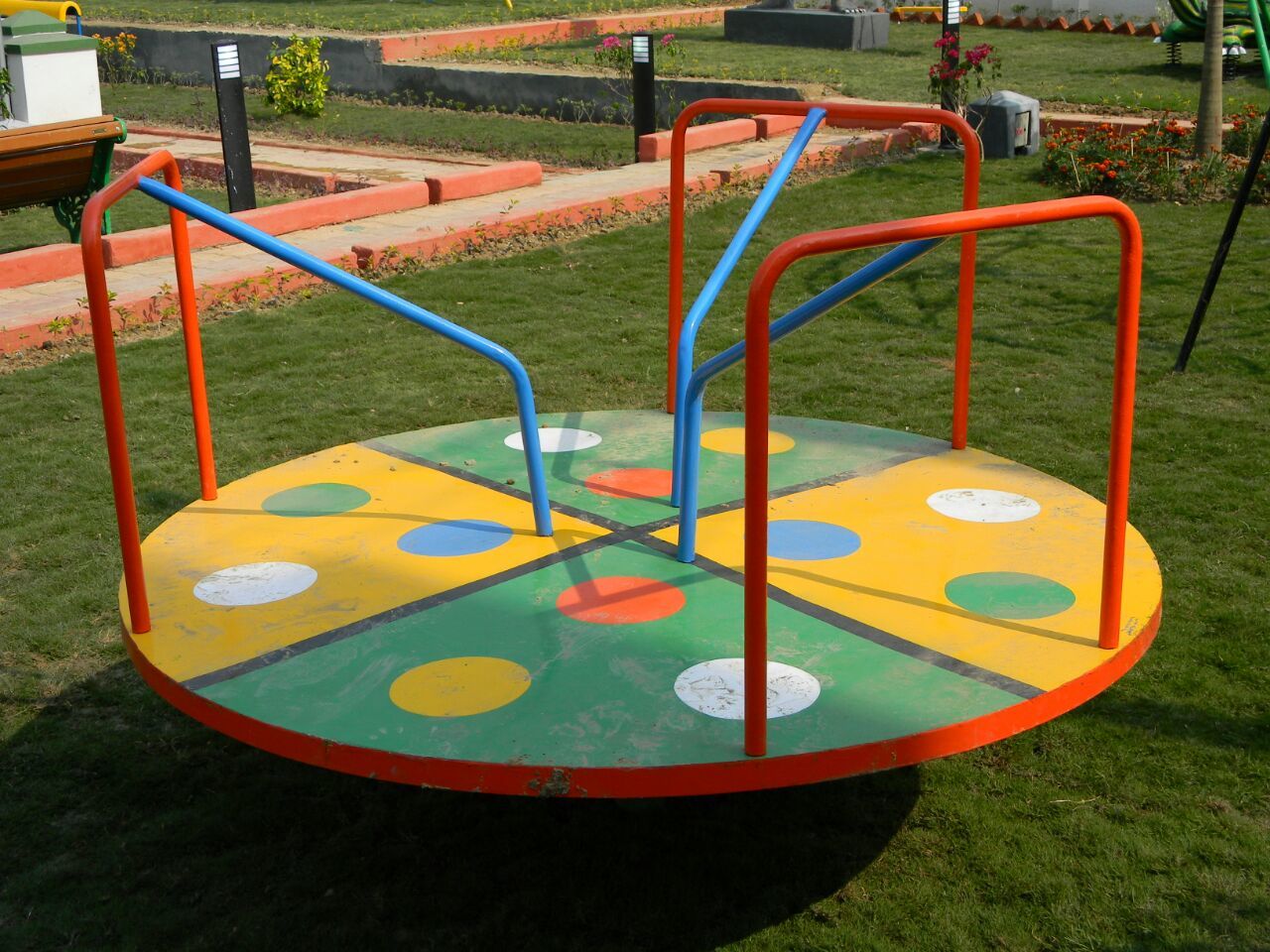 Kids Merry Go Round Capacity: 250 Kg/day