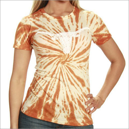 महिलाएं टाई और डाई पहनें