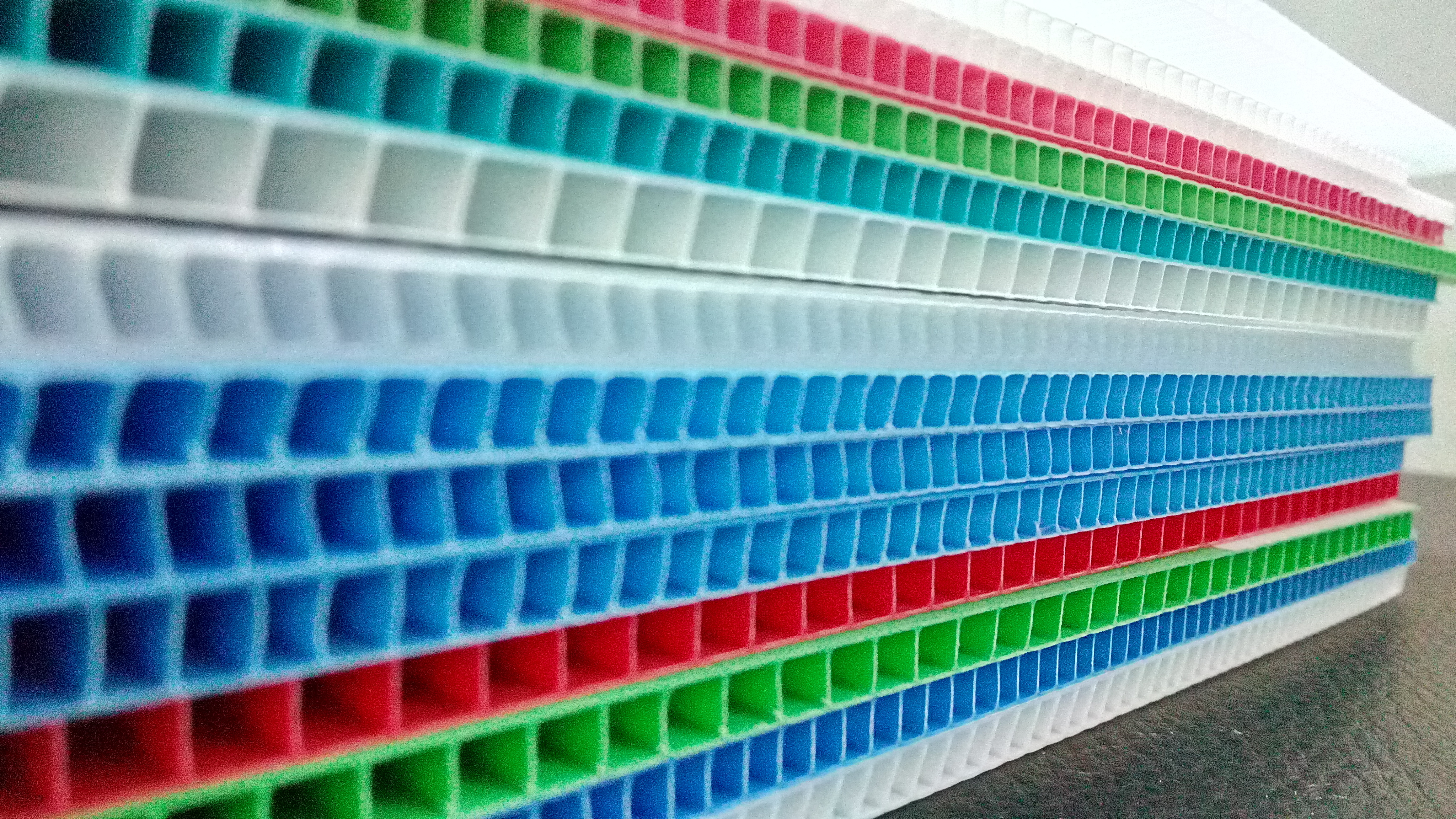 Available In Different Color Pp Corrugated Flute Board