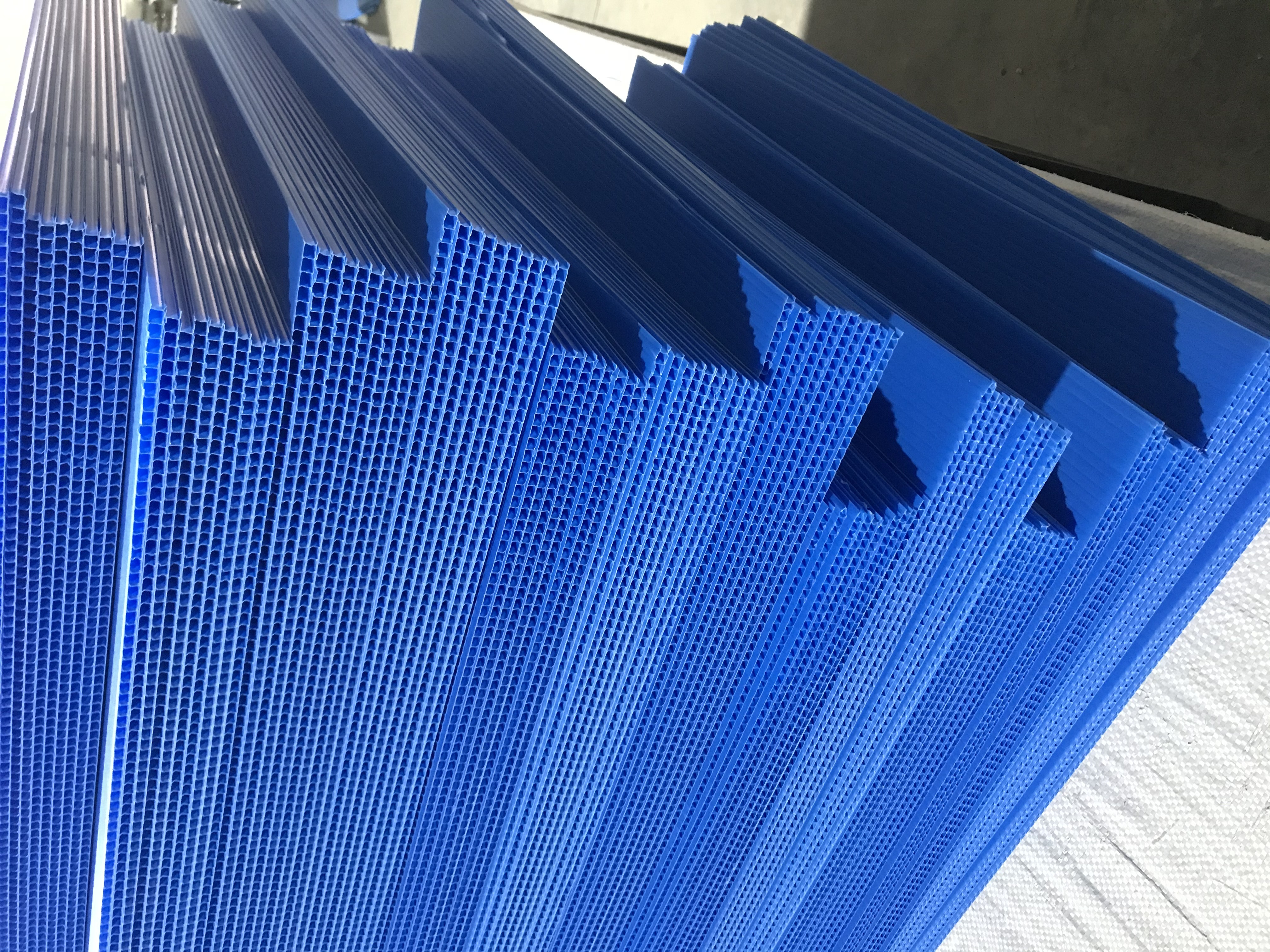 Available In Different Color Pp Corrugated Flute Board