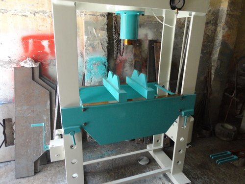 Manual Hydraulic Press - Mild Steel, Semi Automatic | Green, Variable Max Load, Industrial Automation, Durable And Stable Design