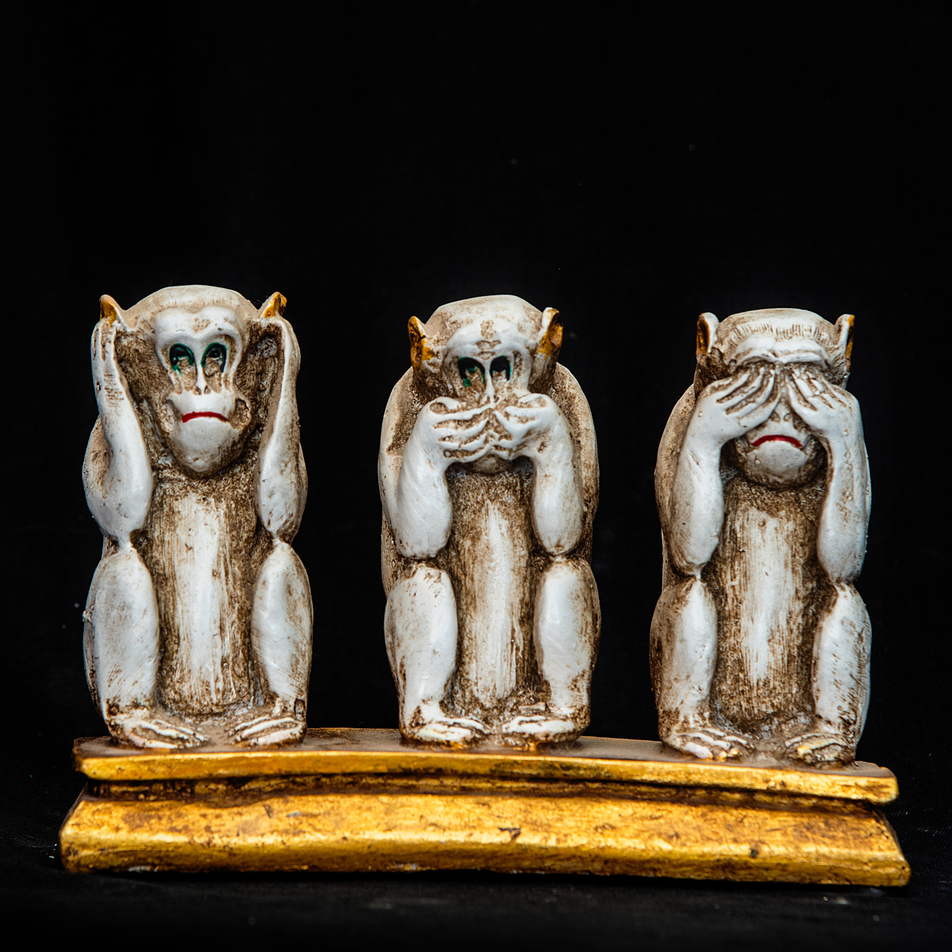 Resin Monkey Statue - Polyresin, Intricate Handwork | Easy To Clean, Easy To Install, Symbol Of Luck And Prosperity For Home & Office