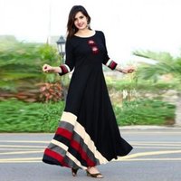 महिलाओं के लिए सेल्फ डिज़ाइन कॉटन सिल्क A-लाइन कुर्ता