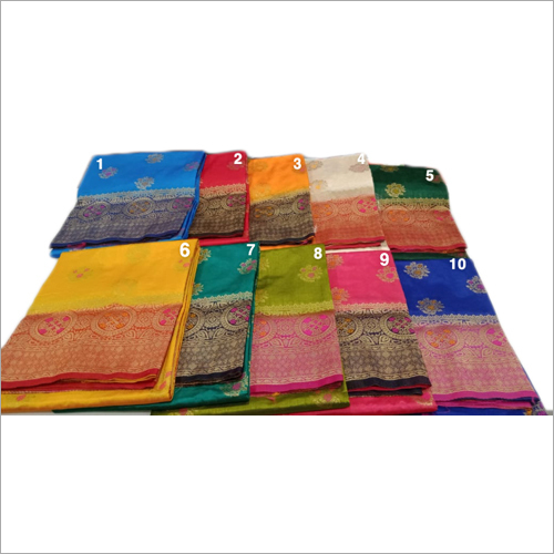 विभिन्न रंगों में उपलब्ध महिलाओं की फैंसी मणिपुरी मिनाकारी वर्क साड़ी