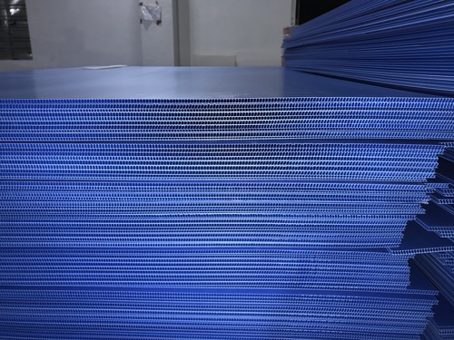 PP Corrugated Hollow Sheet - 8 mm Thickness, 1600x2000 mm Size | Custom Colors, UV Protection, Fire-Retardant, Puncture Resistance, Anti-Static Finish