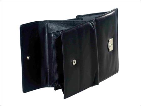 चर्म का पर्स