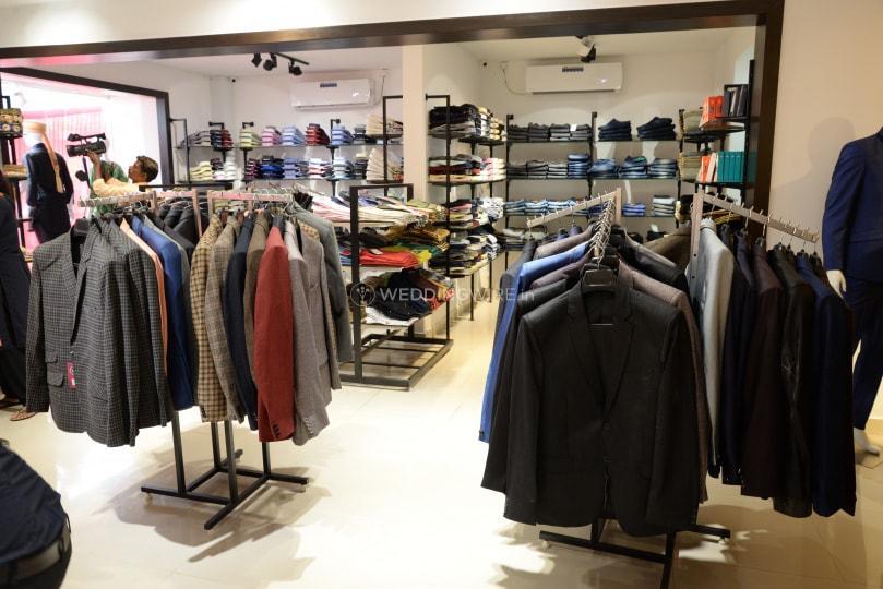Garment Racks - Stainless Steel, Floor Standing Design | High Capacity, Modish Look, Space-saving, Durable Steel, Organized Display