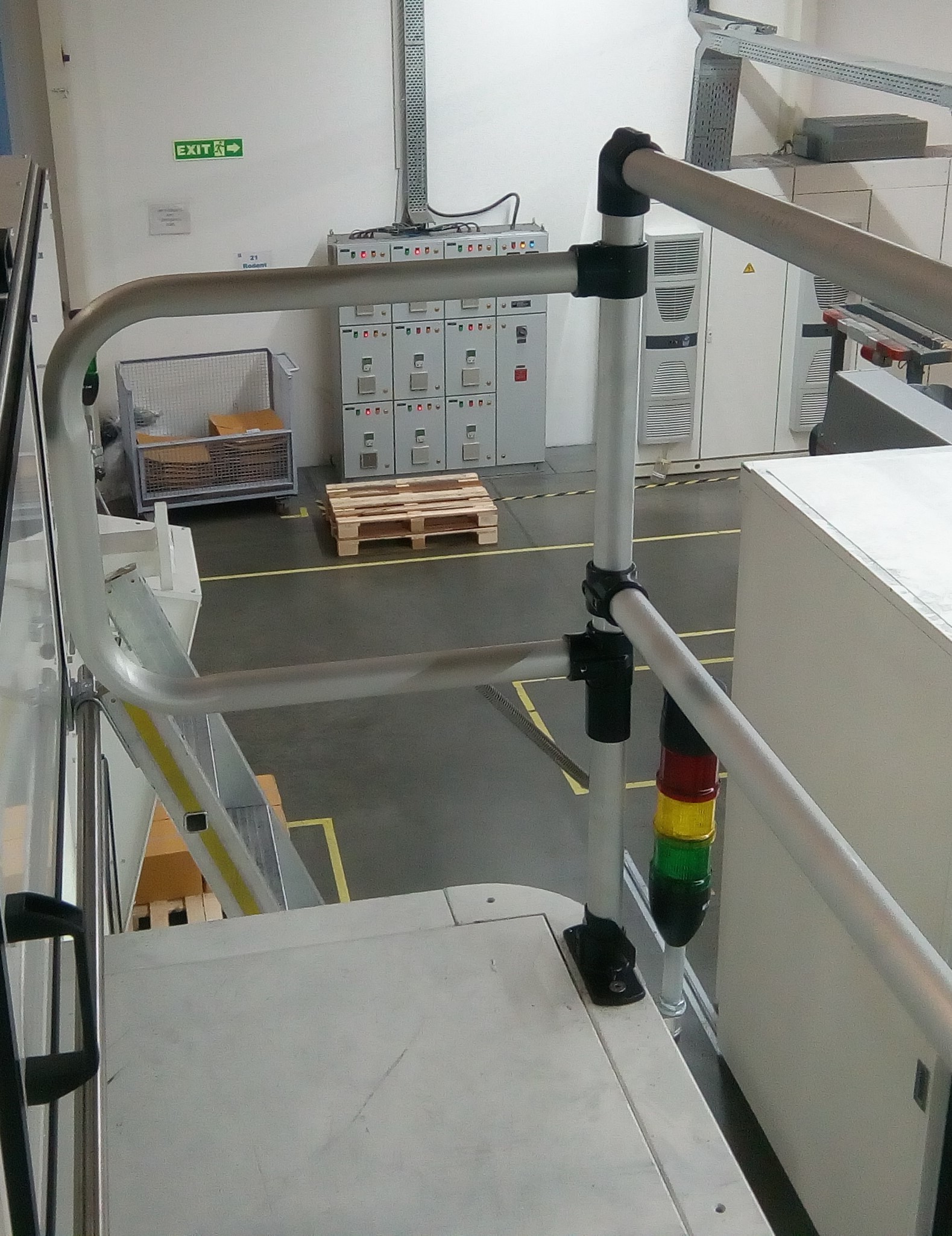 Self Closing Swing Gate Application: Industrial