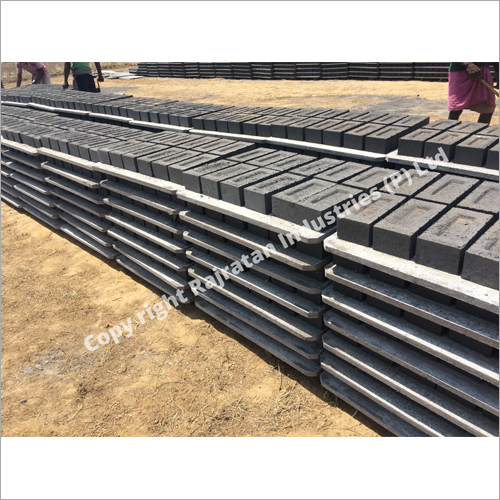 Fly Ash Bricks Pallets - Plastic Aluminum Composite, Custom Size Available, White Color, Load Capacity Of 1000 Kg, 2-way Entry Type