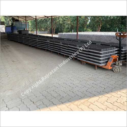 Fly Ash Bricks Pallets - Plastic Aluminum Composite, Custom Size Available, White Color, Load Capacity Of 1000 Kg, 2-way Entry Type