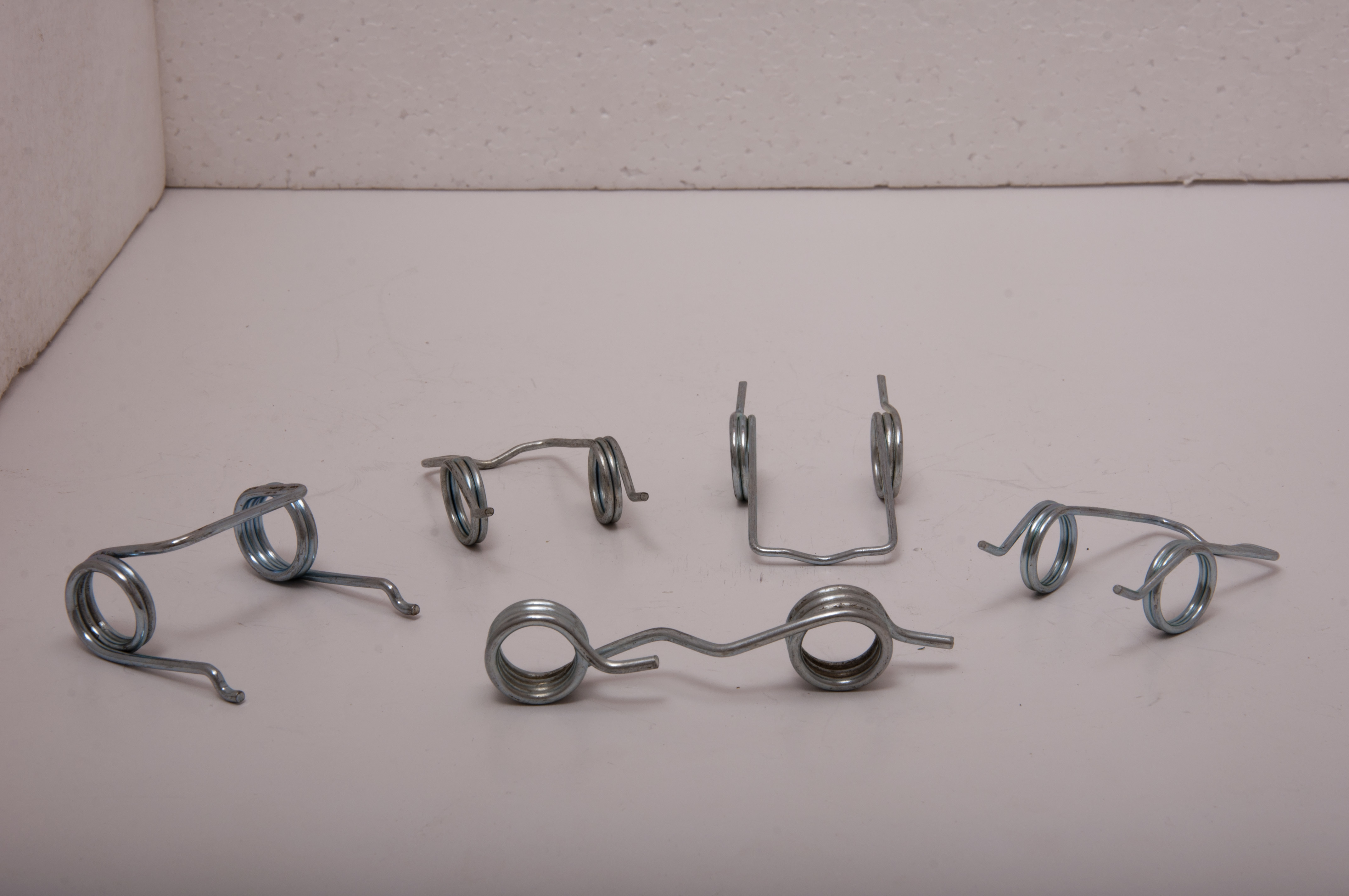Double Torsion Or Constant Force Spring - Stainless Steel, Spiral Shape, Diameter 28mm, Length 10-1000mm, Elongation At Break 10%, Surface Finish Polished, Suitable For Industrial Applications