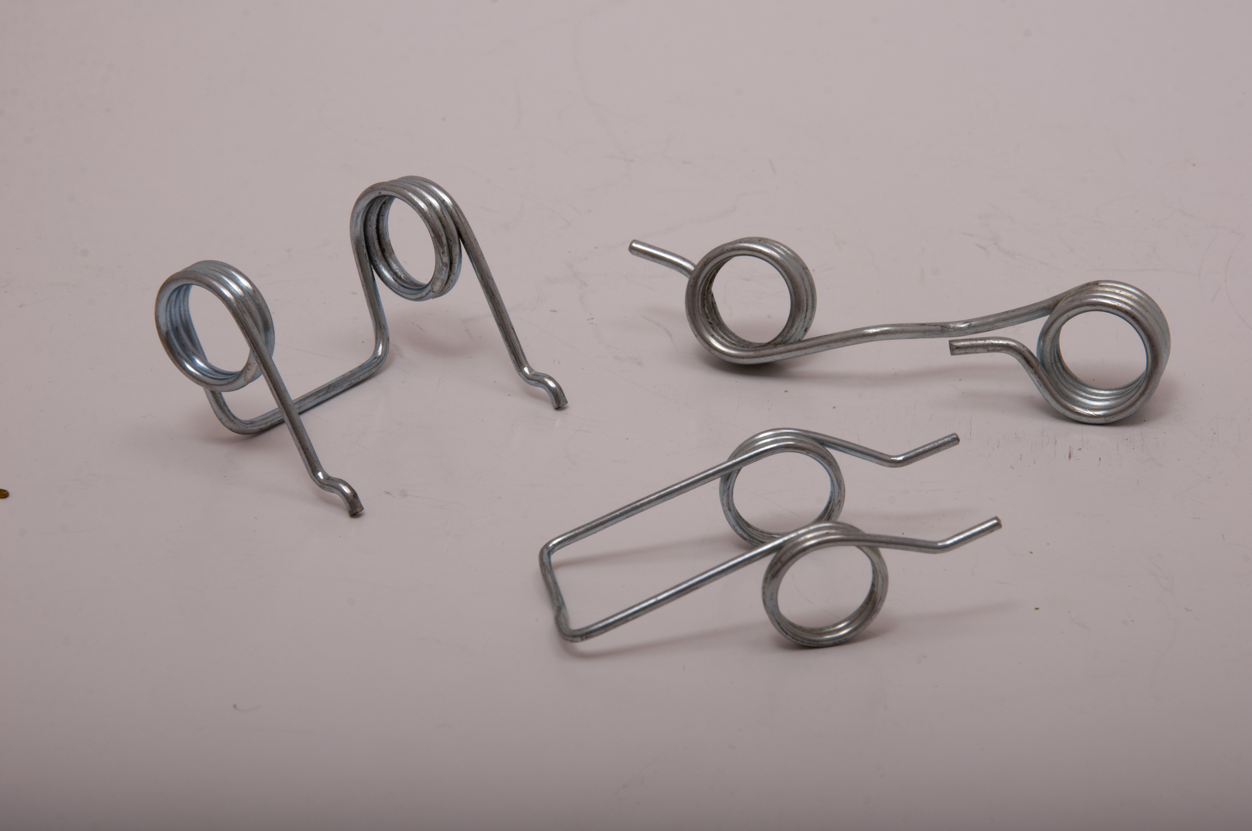 Double Torsion Or Constant Force Spring - Stainless Steel, Spiral Shape, Diameter 28mm, Length 10-1000mm, Elongation At Break 10%, Surface Finish Polished, Suitable For Industrial Applications