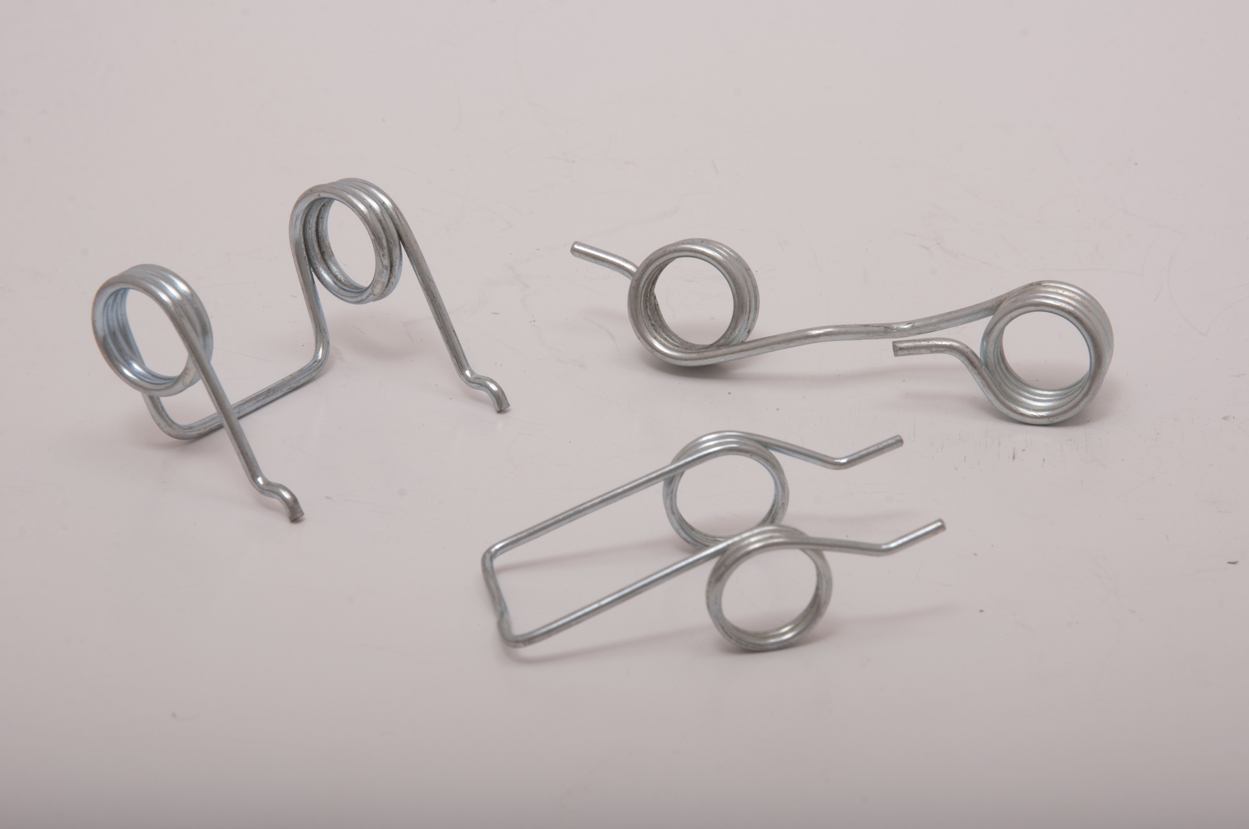 Double Torsion Or Constant Force Spring - Stainless Steel, Spiral Shape, Diameter 28mm, Length 10-1000mm, Elongation At Break 10%, Surface Finish Polished, Suitable For Industrial Applications