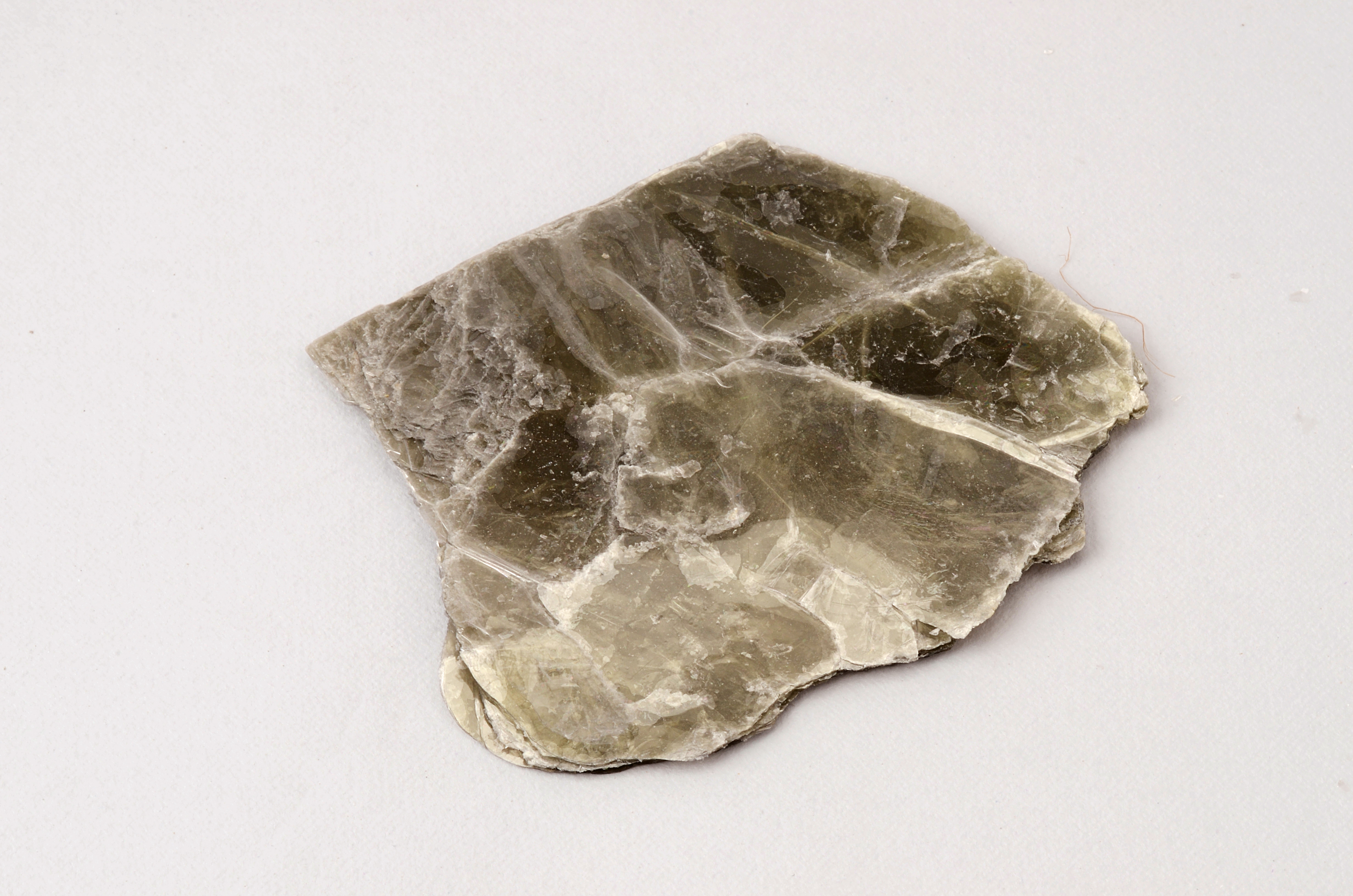 Dark Green Spotless Mica Scrap - Mica Material 50 Kg Packaging Dark Green Color 1/2 Inch Mesh Size | Spotless High Tensile Strength Impurity-free