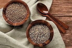 Brown Dried Red Quinoa Seeds