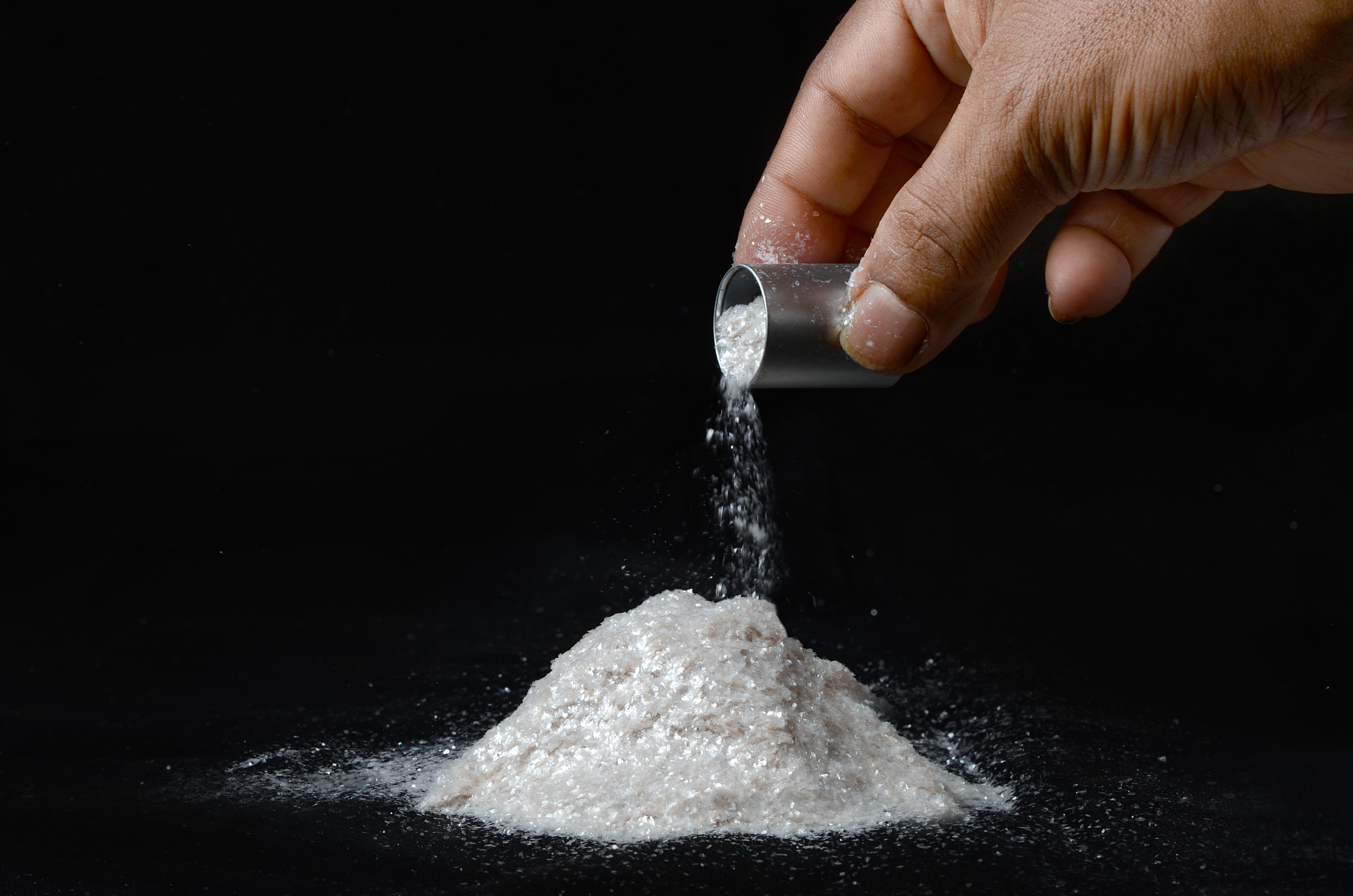 White Mica Powder - Muscovite Mica, 25 Kg Packaging, White Color, 100 Mesh Size | Ideal For Rubber, Coatings, Painting, Well Drilling