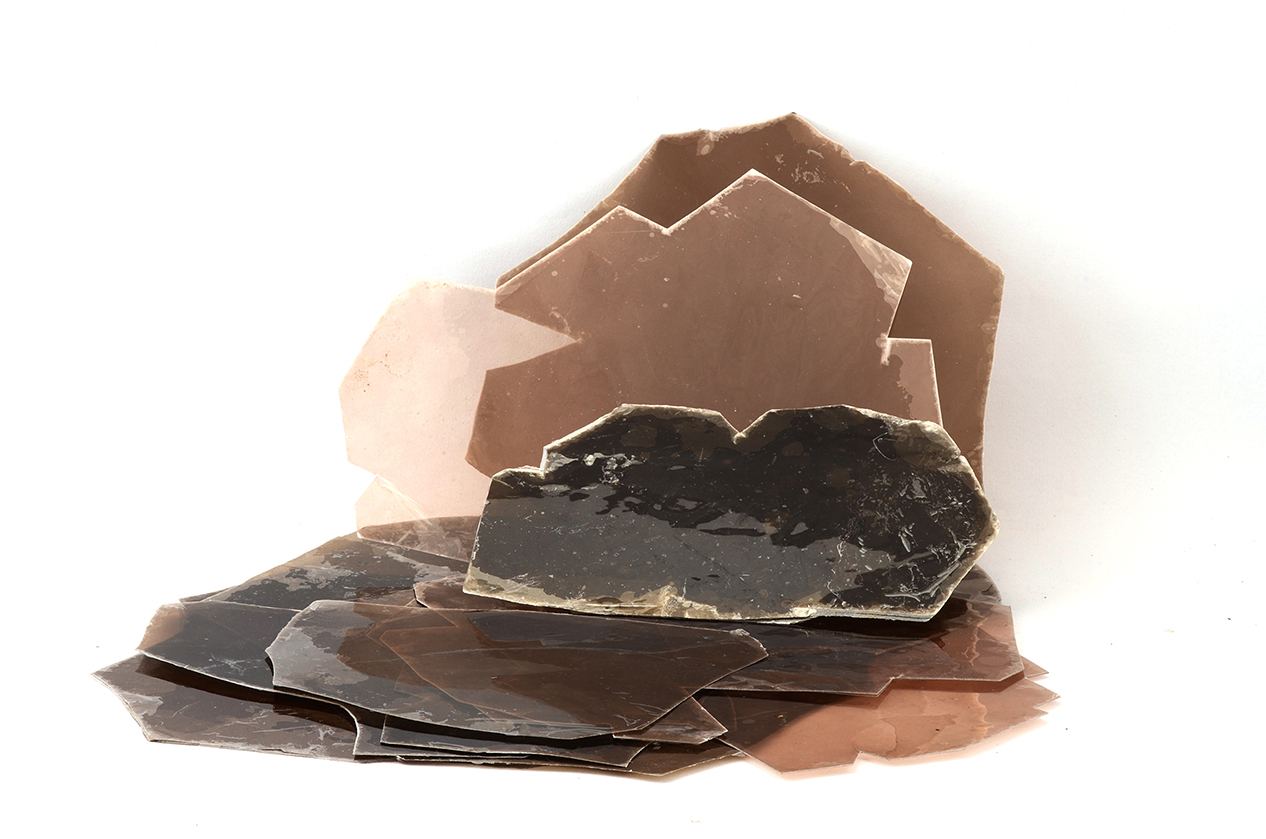 Ruby Mica Block - Mica Material, Size Up To 35 Cm², Rich Color Variations, Outstanding Cleavage Capabilities, Durable And Low Maintenance
