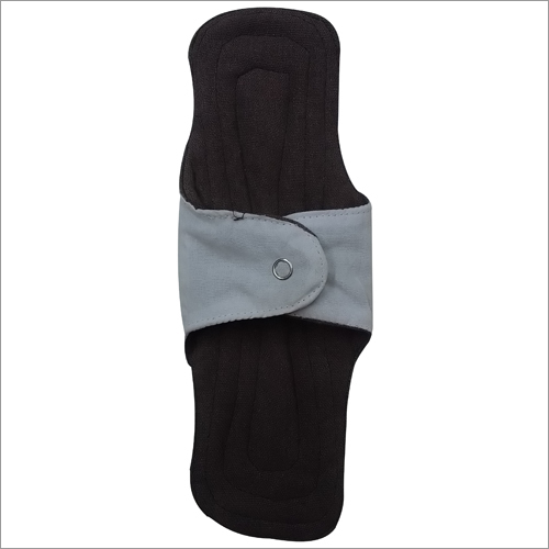 महिलाओं का मासिक धर्म सफेद और काला पैड