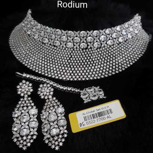 अमेरिकन डायमंड नेकलेस सेट