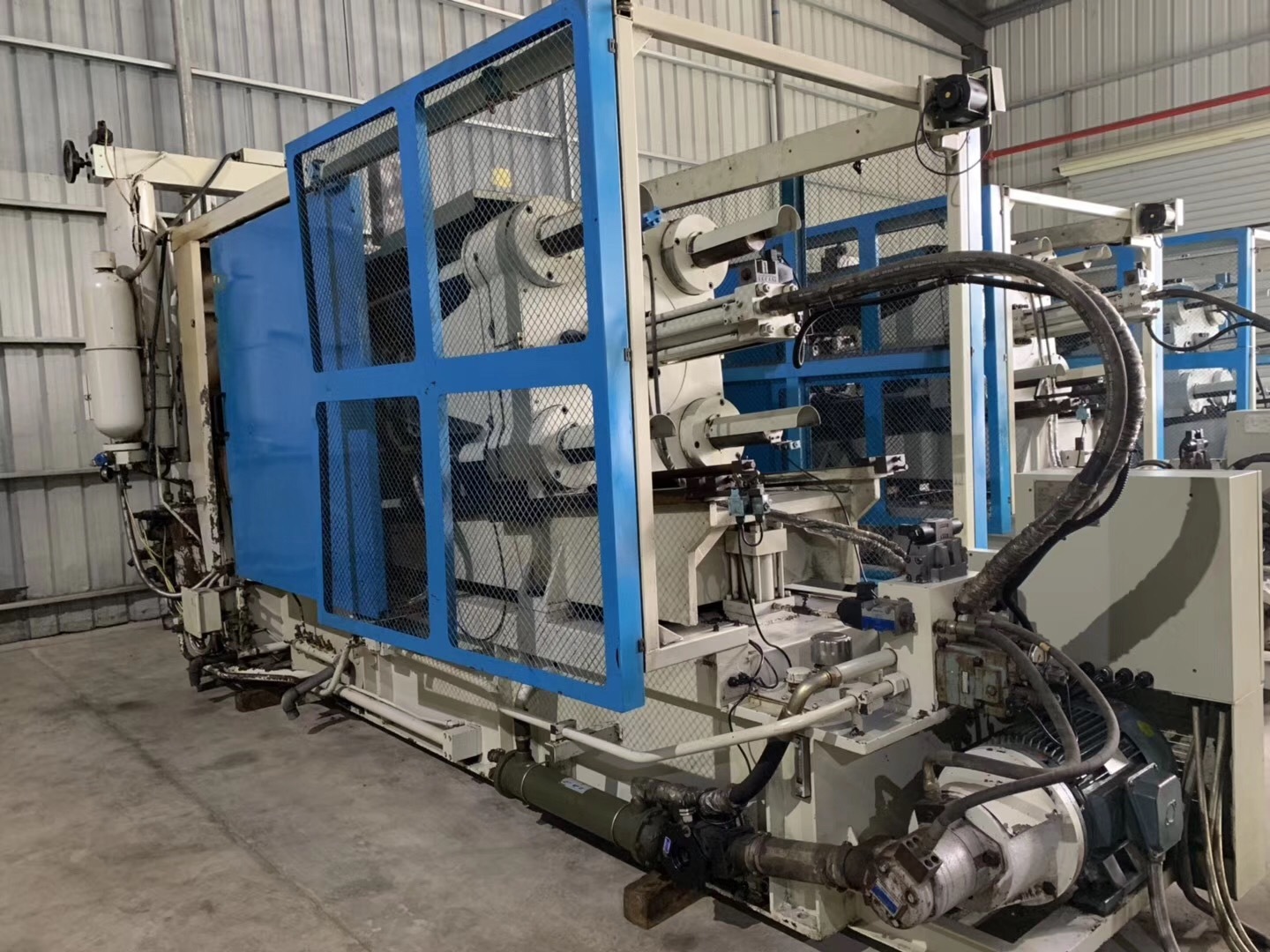 Used Yizumi 280t Hot Chamber Die Casting Machine - 6500x1850x2650 Mm, Grey | Eco-friendly, High Efficiency, Plc Control, Automatic Lubrication, Stable Operation
