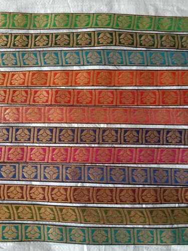 मल्टी कलर जैक्वार्ड डिज़ाइनर लेस