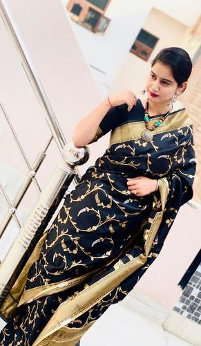 मल्टी कलर कांचीपुरम सिल्क साड़ियां