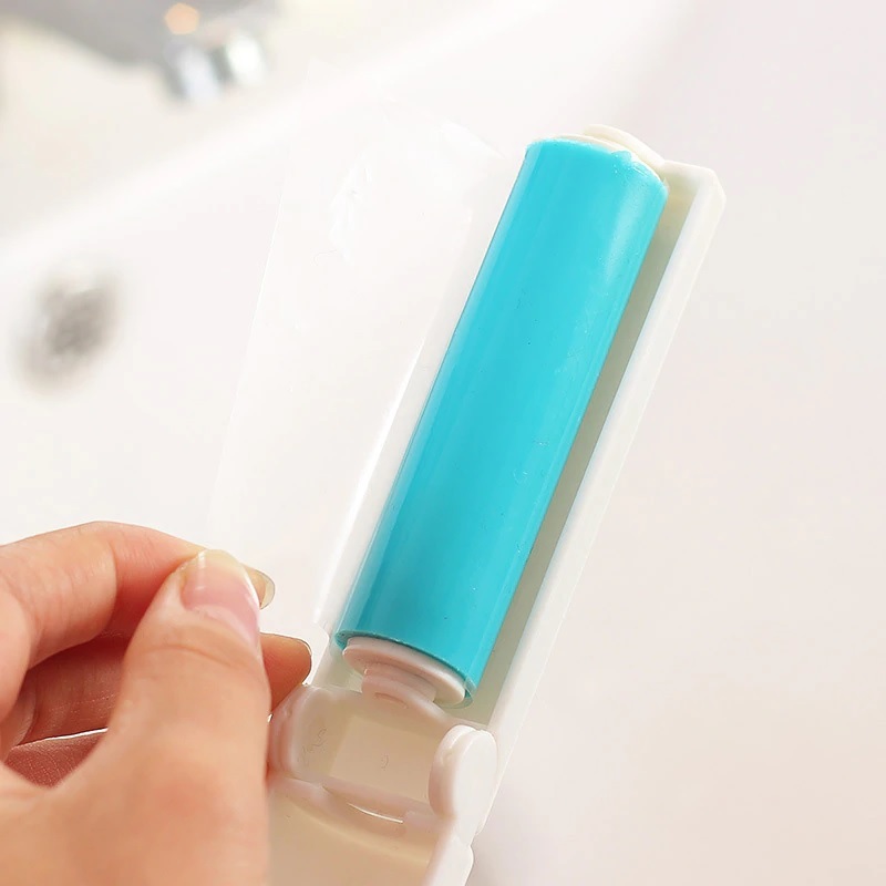 2 Pcs Washable Lint Remover - Plastic + Trp, 9.5 X 2.8 X 2.8 Cm , Random Color, Lightweight At 30 Grams, Ideal For All Lint Removal Needs