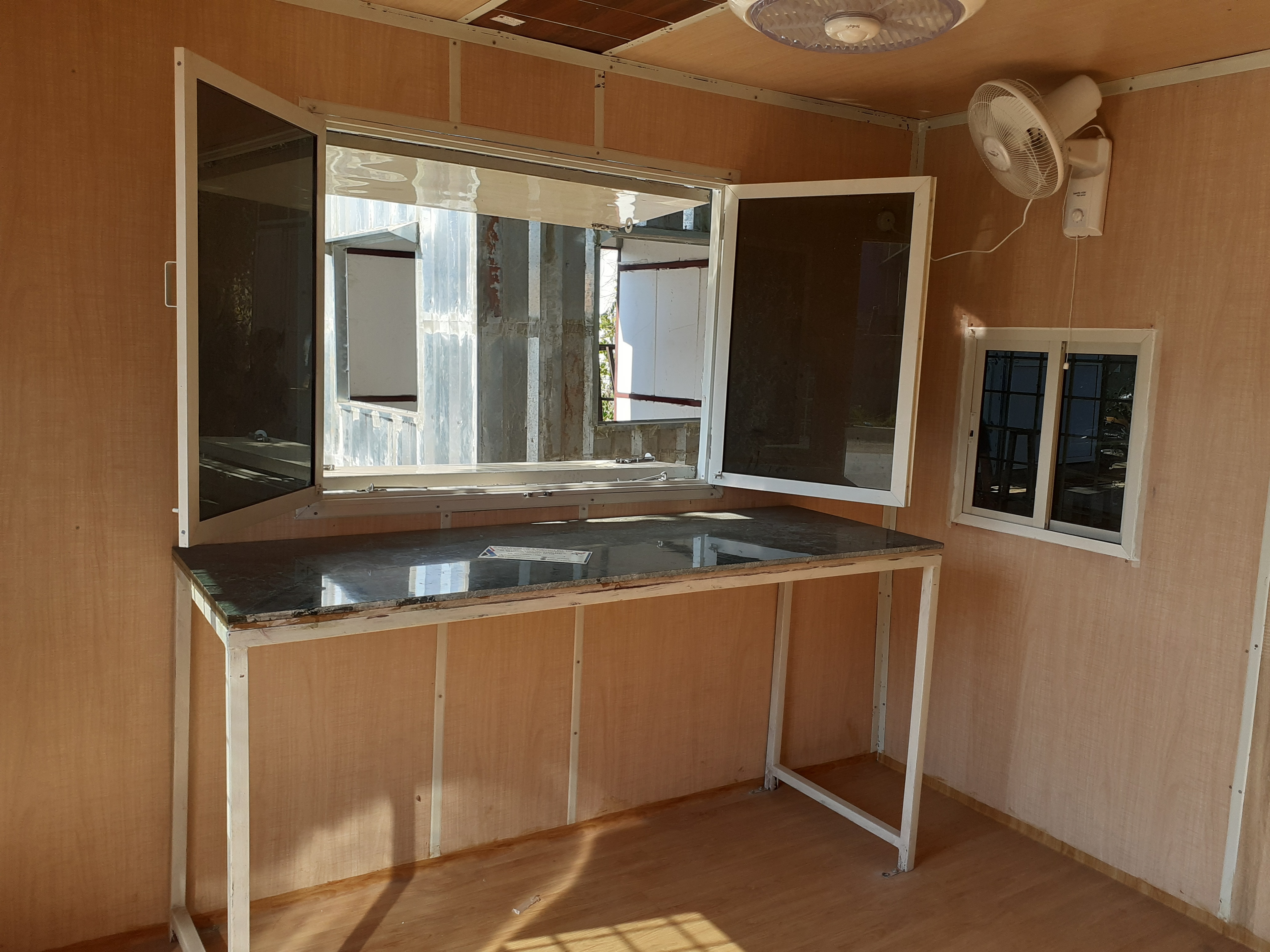 Portable Shop Cabin - Color: Ral 9002 And Blue