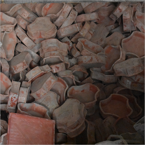 Zig-zag Paver Block - 60 Mm Thickness, Red Color, Durable Cement Material
