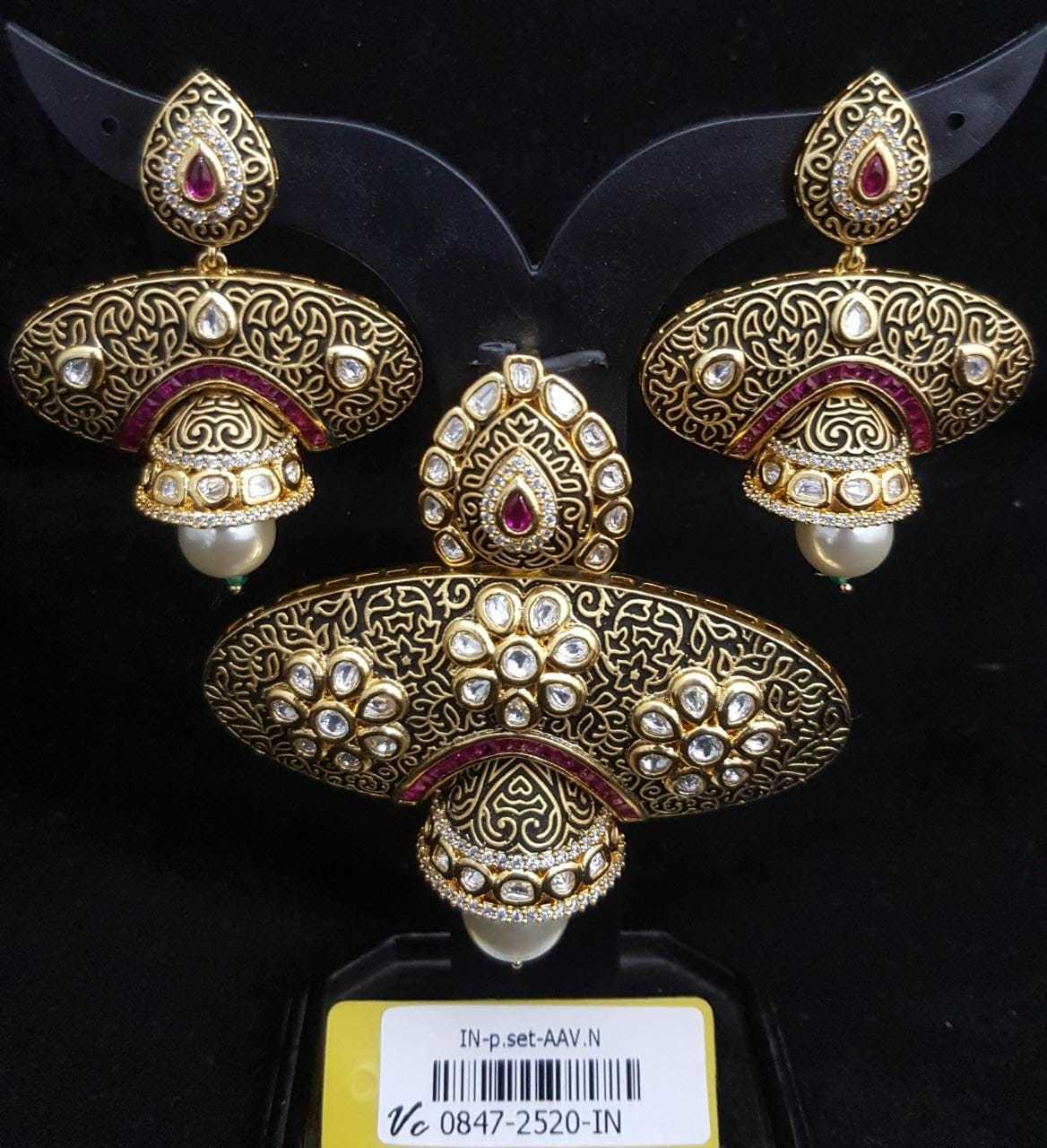 Kundan Pendent Set