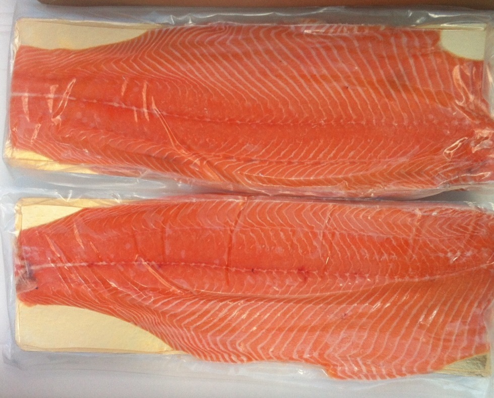 Frozen Atlantic Salmon Fish - 3.5-4.5kg Whole, Boneless, Headless | Block Shape, Salt Preservation, Shelf Life 24 Months, Frozen Style
