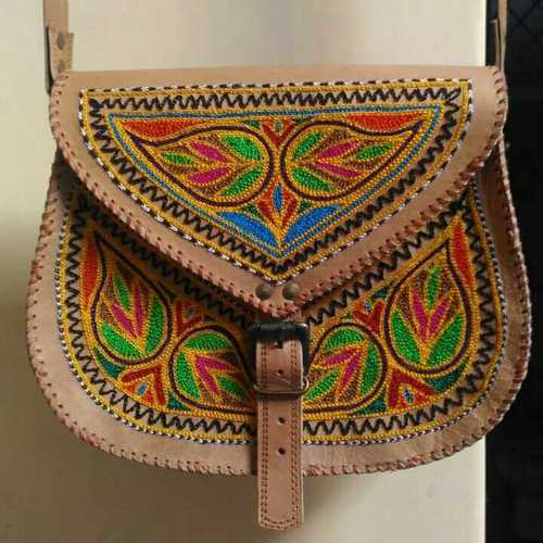 महिलाओं के चमड़े के बैग