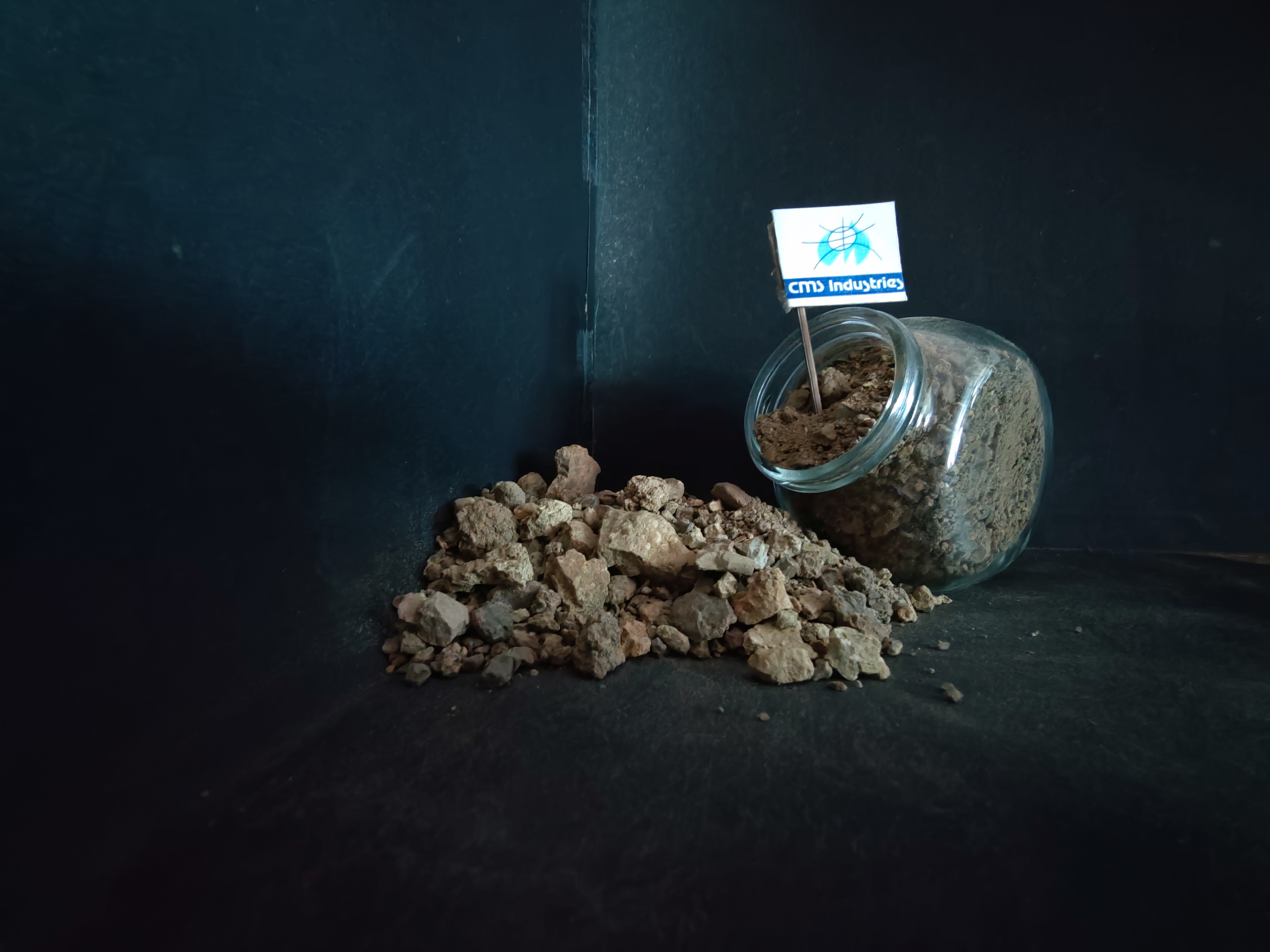 Bentonite Lumps - Super Premium Natural Sodium Bentonite, High Swellability And Adsorptive Properties, Excellent Soil Activator And Moisture Retention