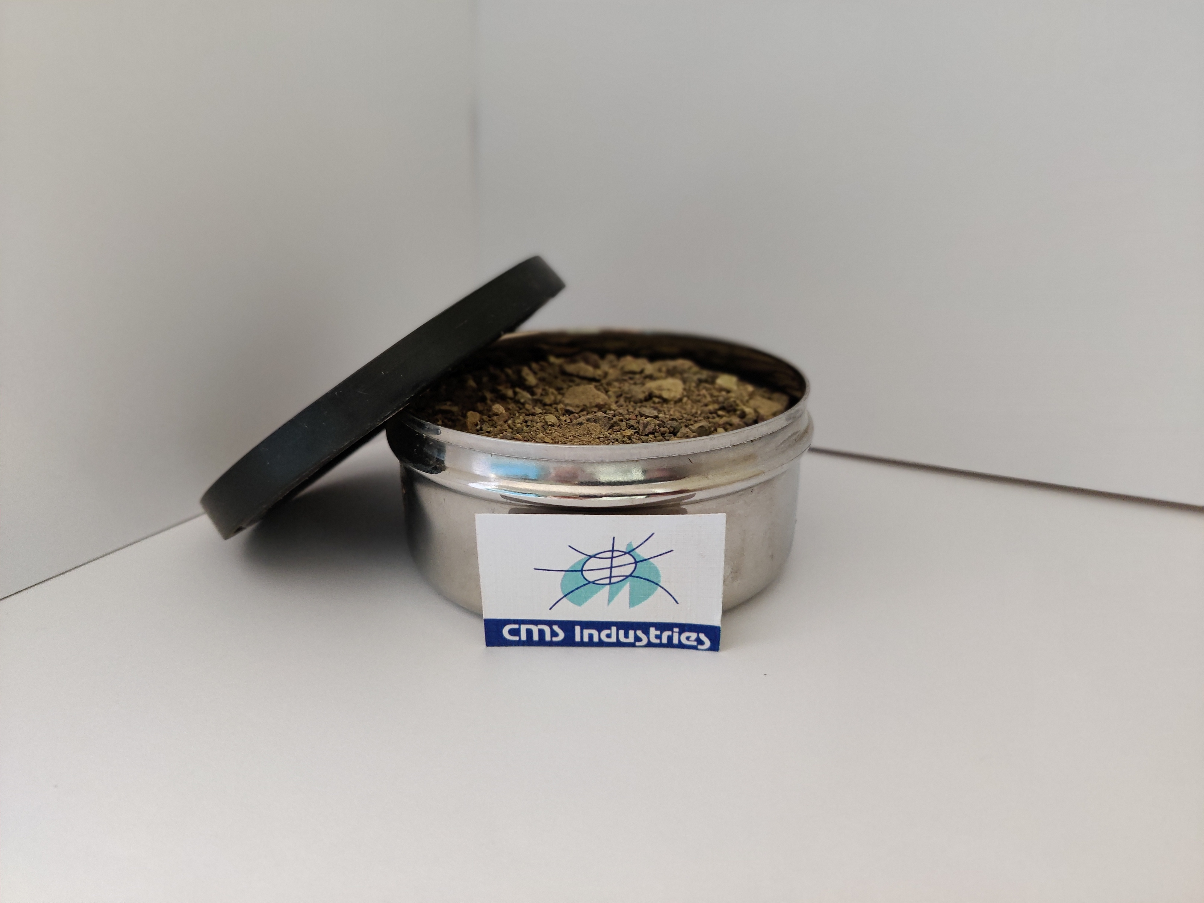 Bentonite Lumps - Super Premium Natural Sodium Bentonite, High Swellability And Adsorptive Properties, Excellent Soil Activator And Moisture Retention