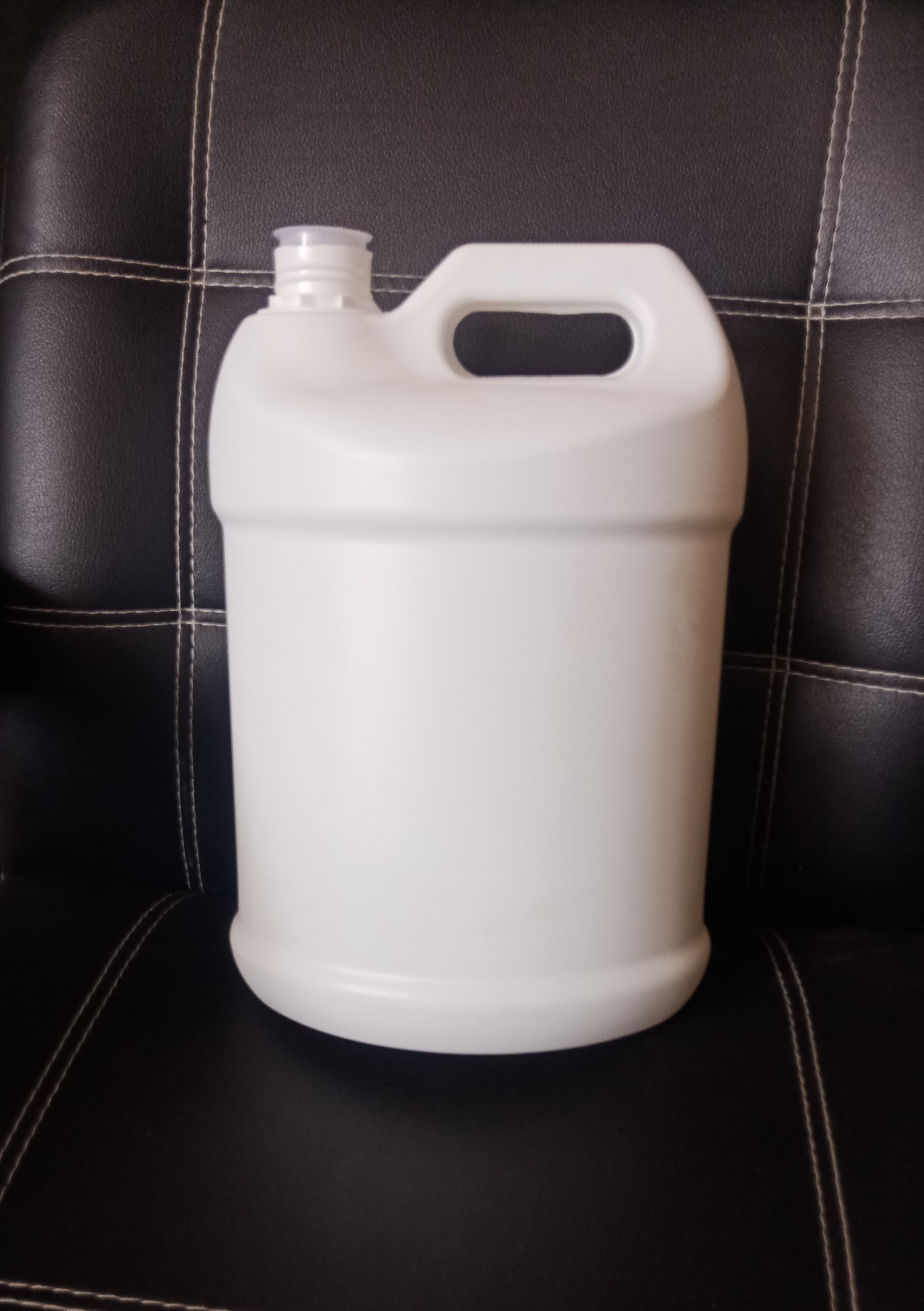 Plastic Jerry Can - Hdpe 5 Ltr, Natural Milky Color | Durable, Lightweight 220-320 Grams, Screw Cap, Ideal For Chemicals & Fluids