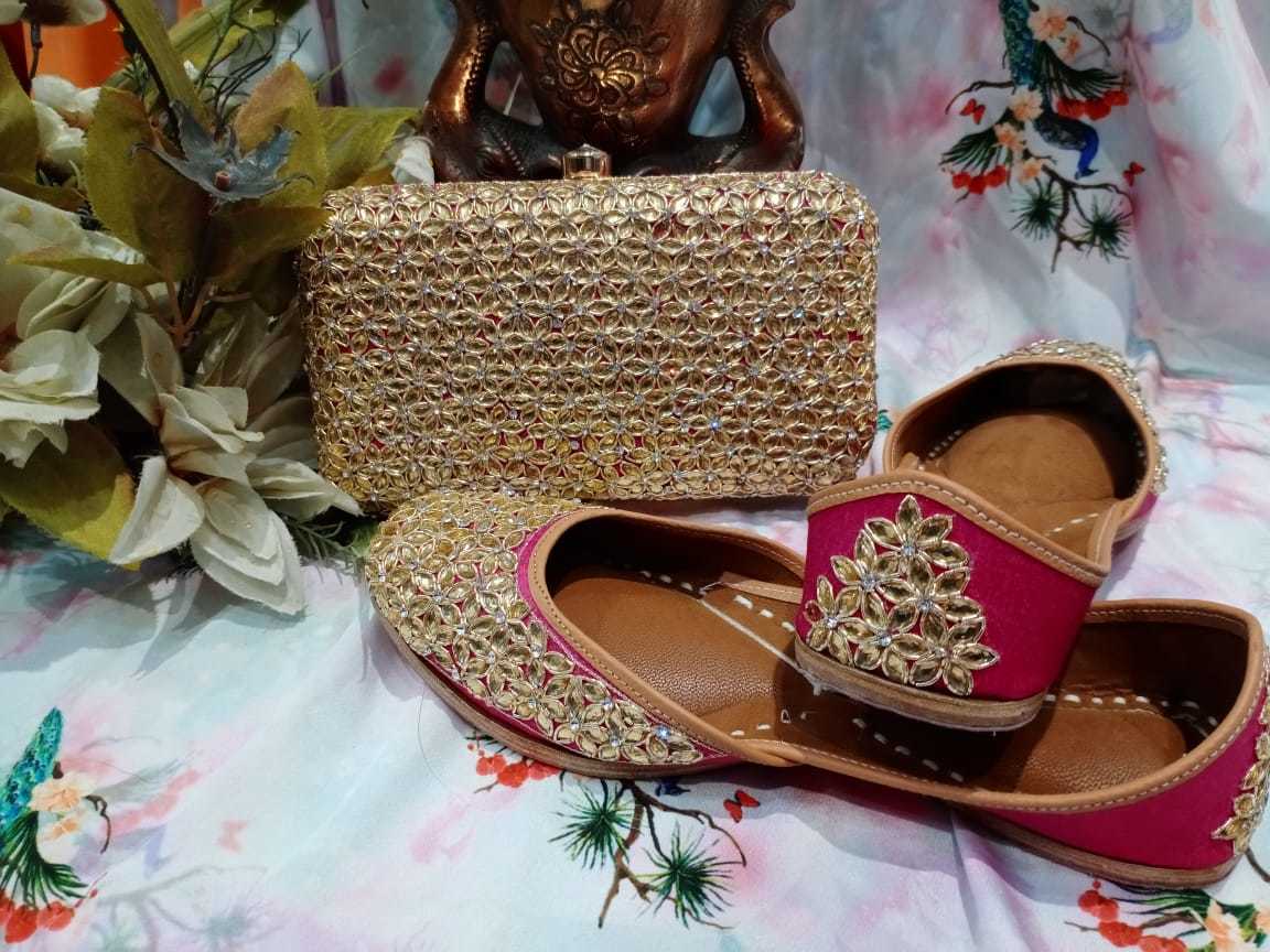 Ladies Punjabi Jutti Multi Thread Work With Maching Clutch Heel Size: Flat