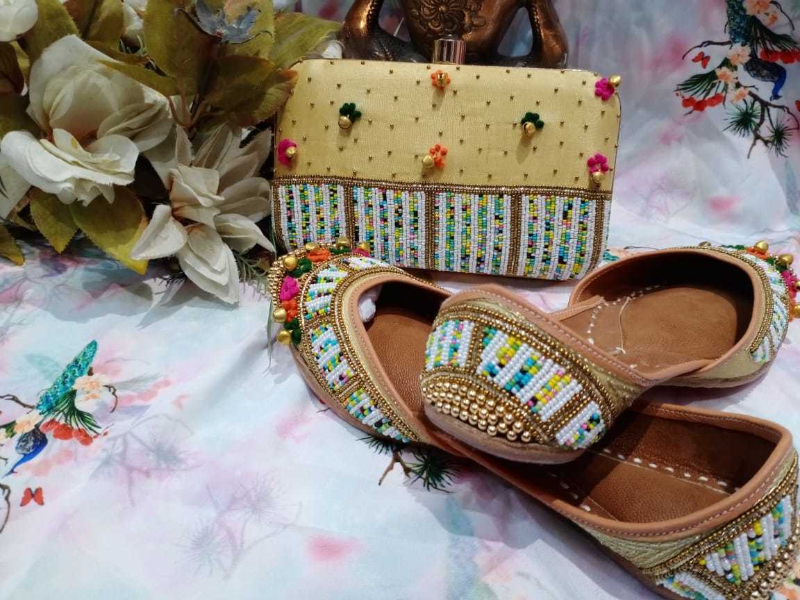 No Fade Off White Punjbai Jutti With Multi Thread Work With Maching Clutch