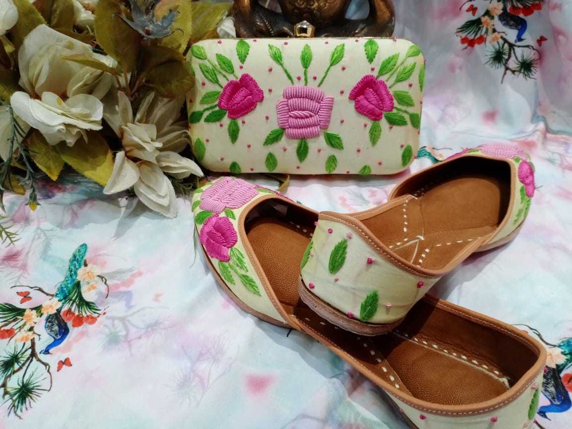 Black Punjabi Handmade Jutti
