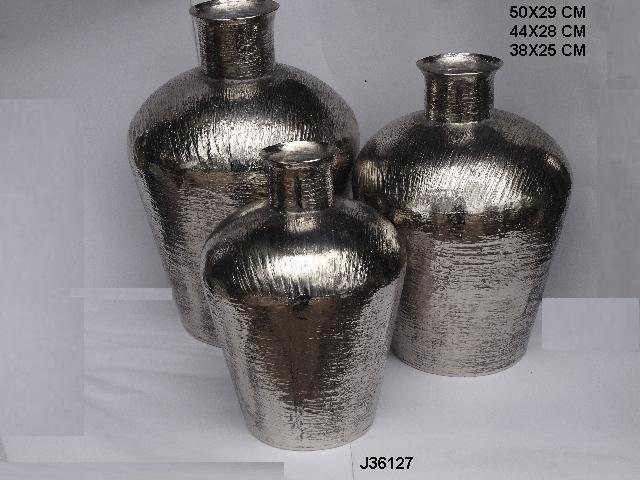 Hammered Aluminium Flower Vase Bottom Diameter: 15 Centimeter (Cm)
