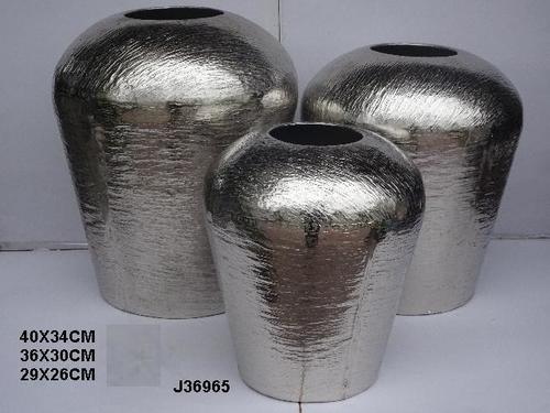 हैमरेड एल्युमिनियम फ्लावर वास ऊंचाई: 40 सेंटीमीटर (सेमी)