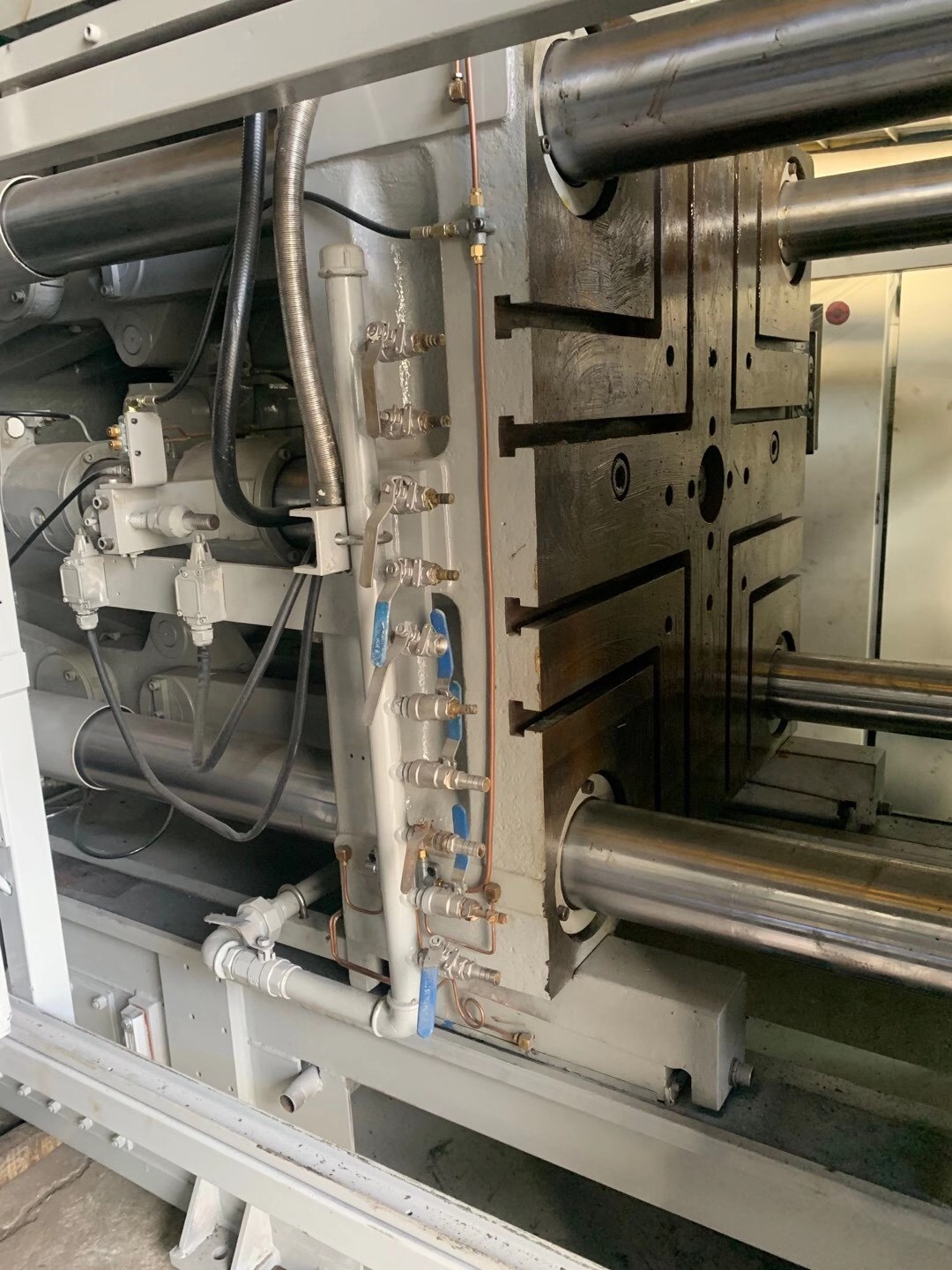 Grey Used Ube 250t Die Casting Machine