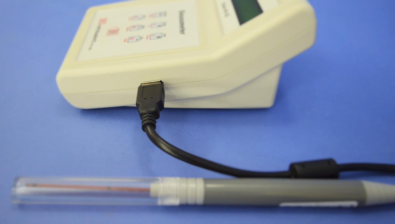 Handheld Gauss Meter Dgm-hh-02 Temperature Range: Upto 60a C (Typical) (Sensor Temperature Can Go Higher) Celsius (Oc)