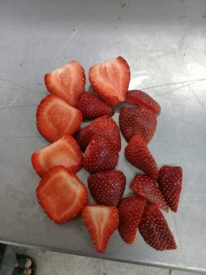 Frozen Strawberries - 10 Kg Carton, Red Color, Whole Organic Variety, Size 1-2 Inches, 100% Maturity, Fresh Style, Crop Year 2020