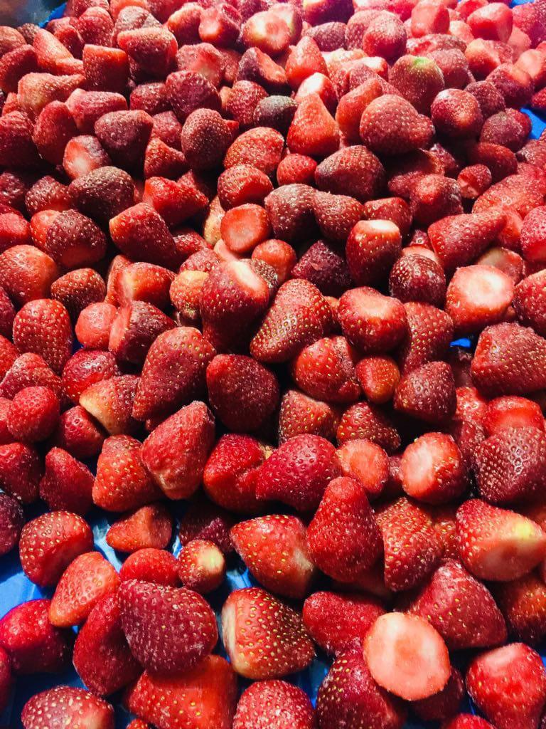 Frozen Strawberries - 10 Kg Carton, Red Color, Whole Organic Variety, Size 1-2 Inches, 100% Maturity, Fresh Style, Crop Year 2020