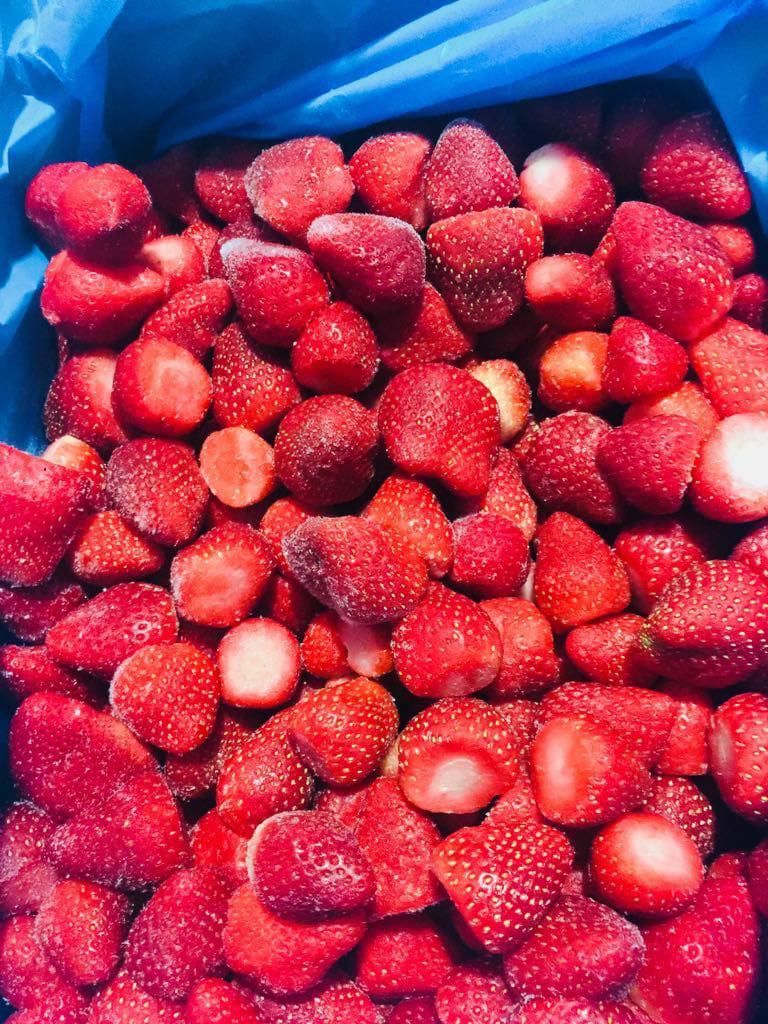 Frozen Strawberries - 10 Kg Carton, Red Color, Whole Organic Variety, Size 1-2 Inches, 100% Maturity, Fresh Style, Crop Year 2020