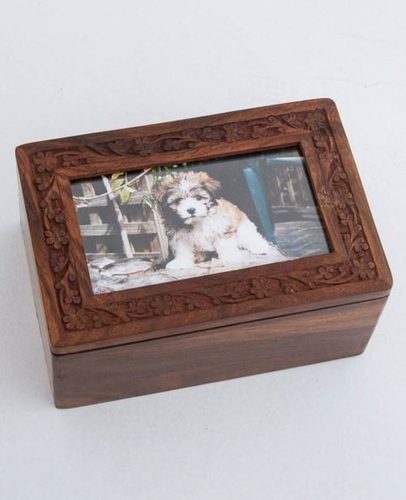 Carving Wooden Pet Cremation Urn