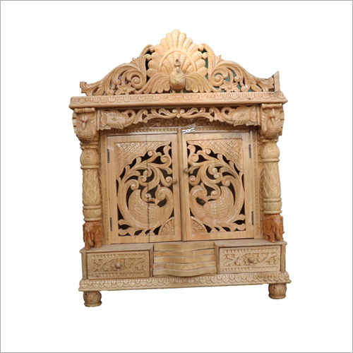 नक्शी लकड़ी का मंदिर