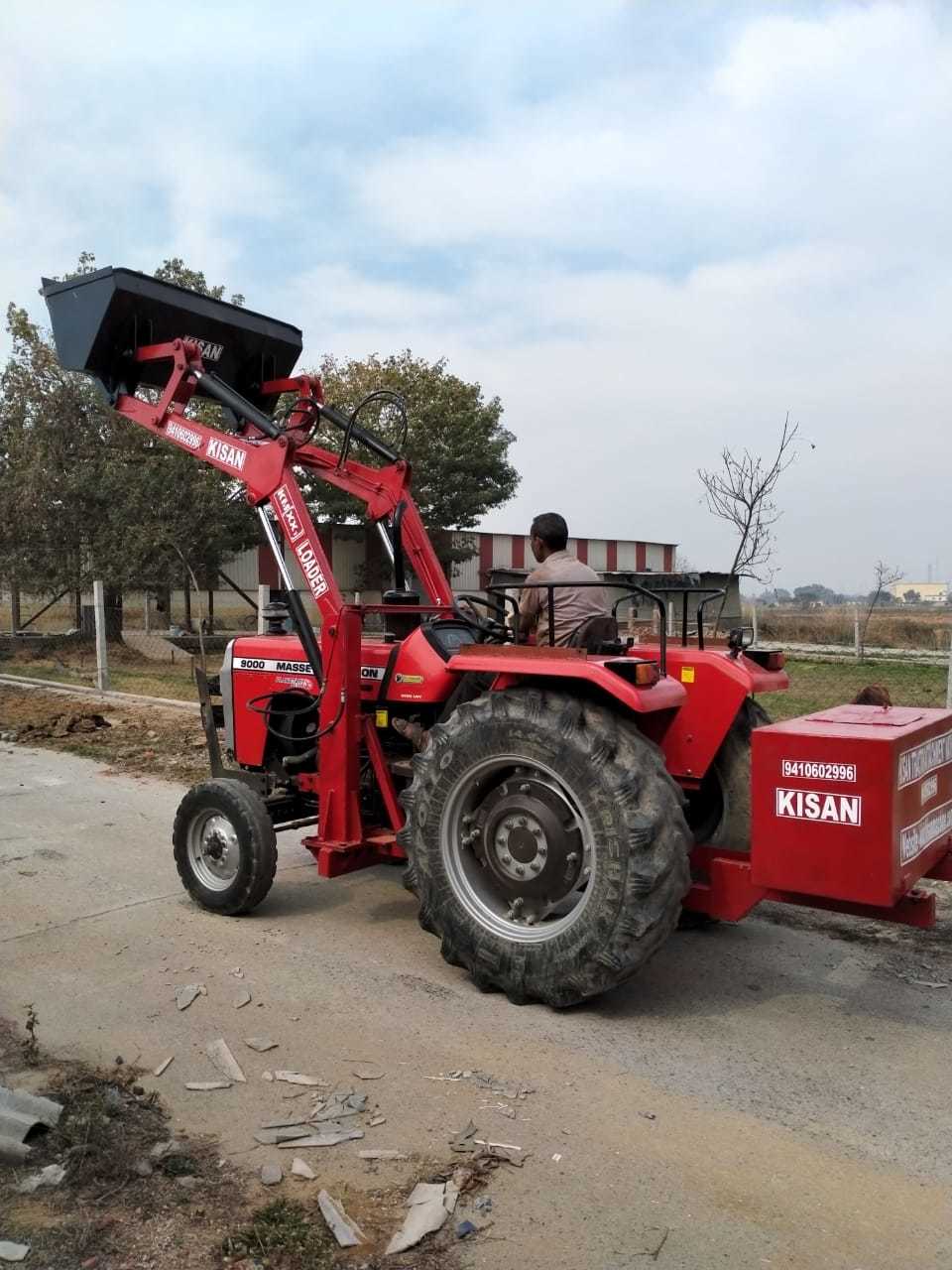 Front End Loader - 11ft Boom Length, 1000kg Capacity , High Strength Hydraulic System, 13.5ft Dumping Height, Water Cooling System, Manual Control, 800kg Weight