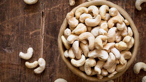 Cashew Nuts Broken (%): 5