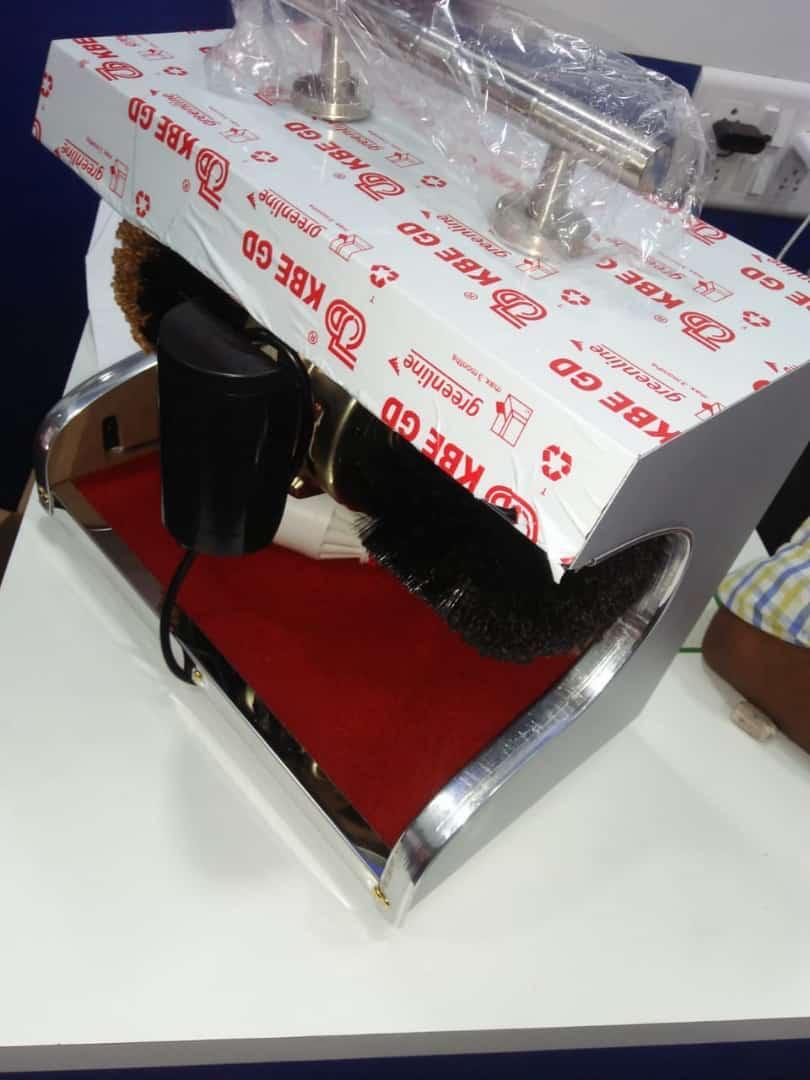Golden And Silver Automatic Shoe Shine Machine Or Automatic Shoe Polisher